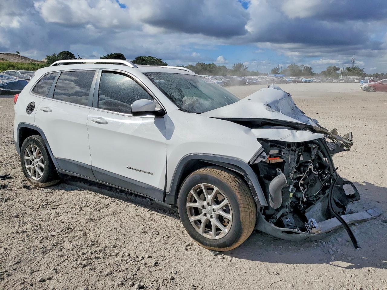 2015 Jeep Cherokee Latitude - Image 4