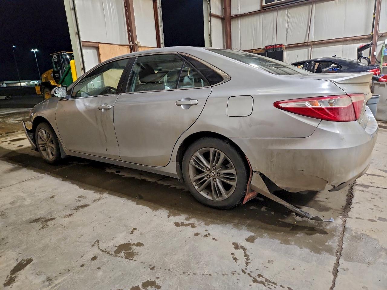 2017 Toyota Camry Le - Фото 2