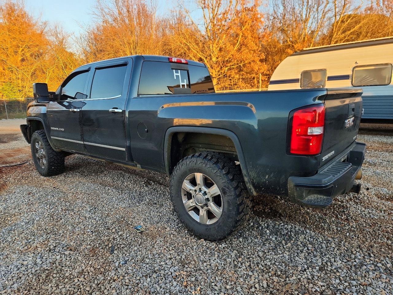 2017 GMC Sierra K2500 Denali - Image 2