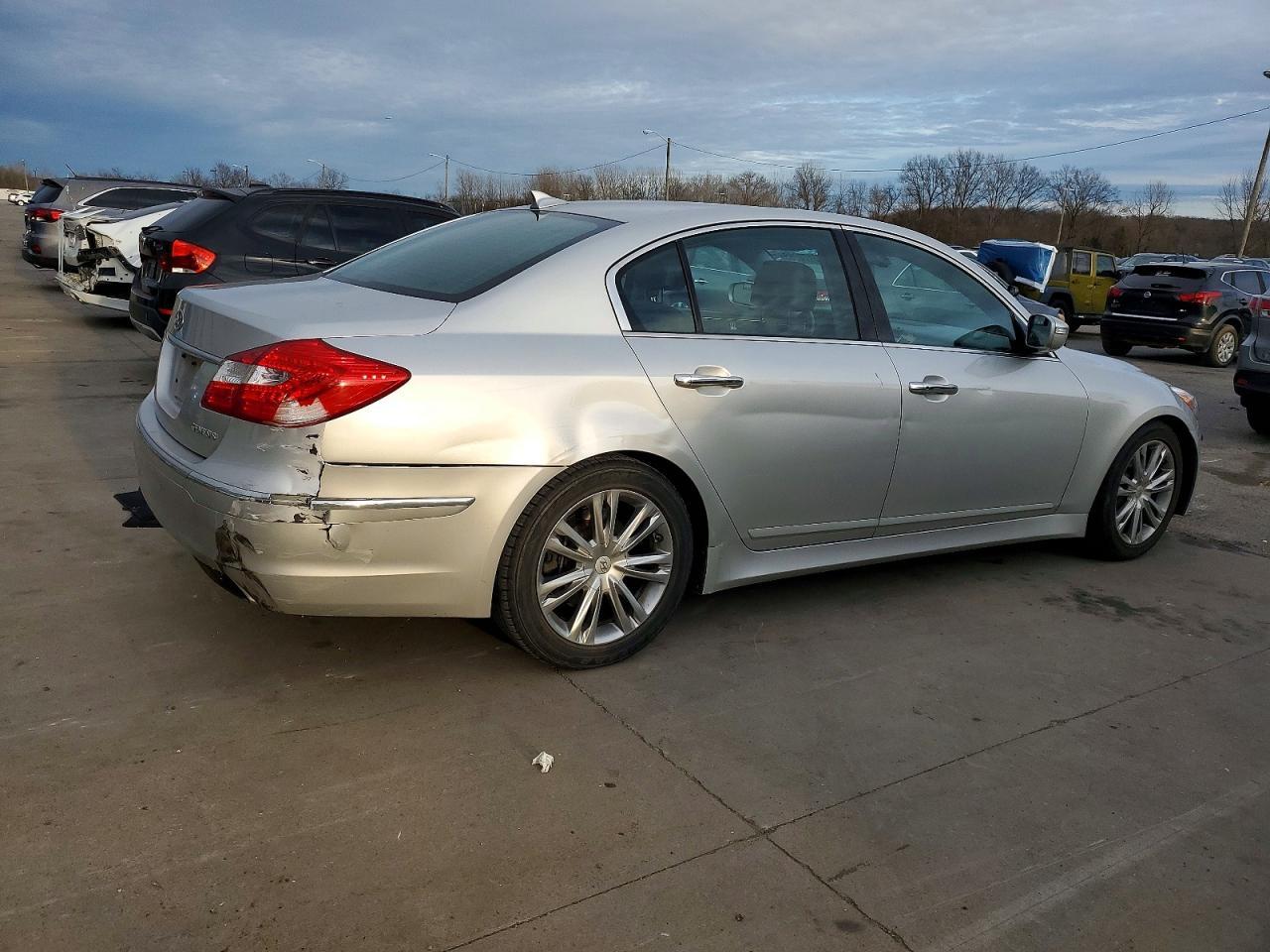 2013 Hyundai Genesis 3.8L - Image 3
