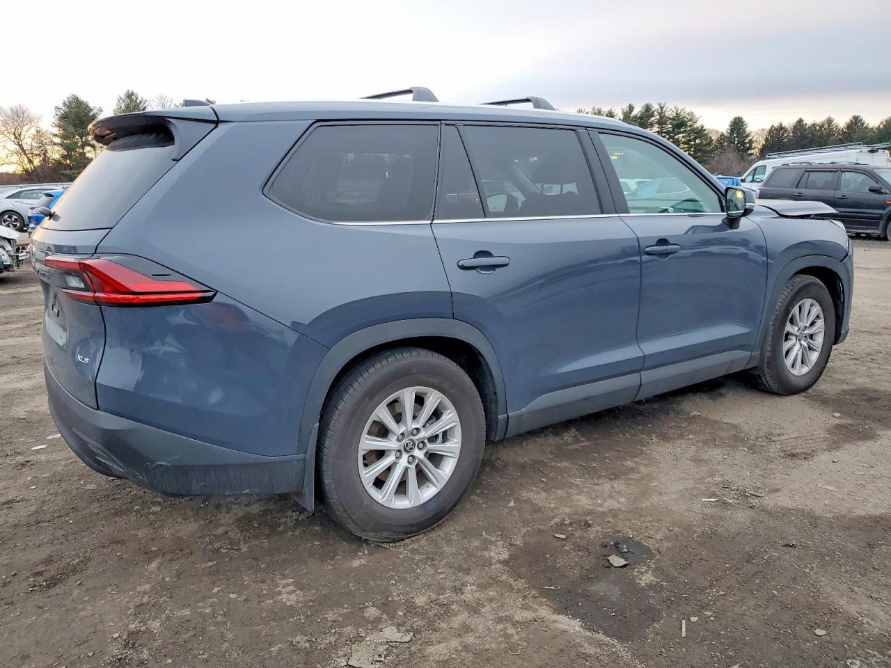 2025 Toyota Grand Highlander Le - Фото 3