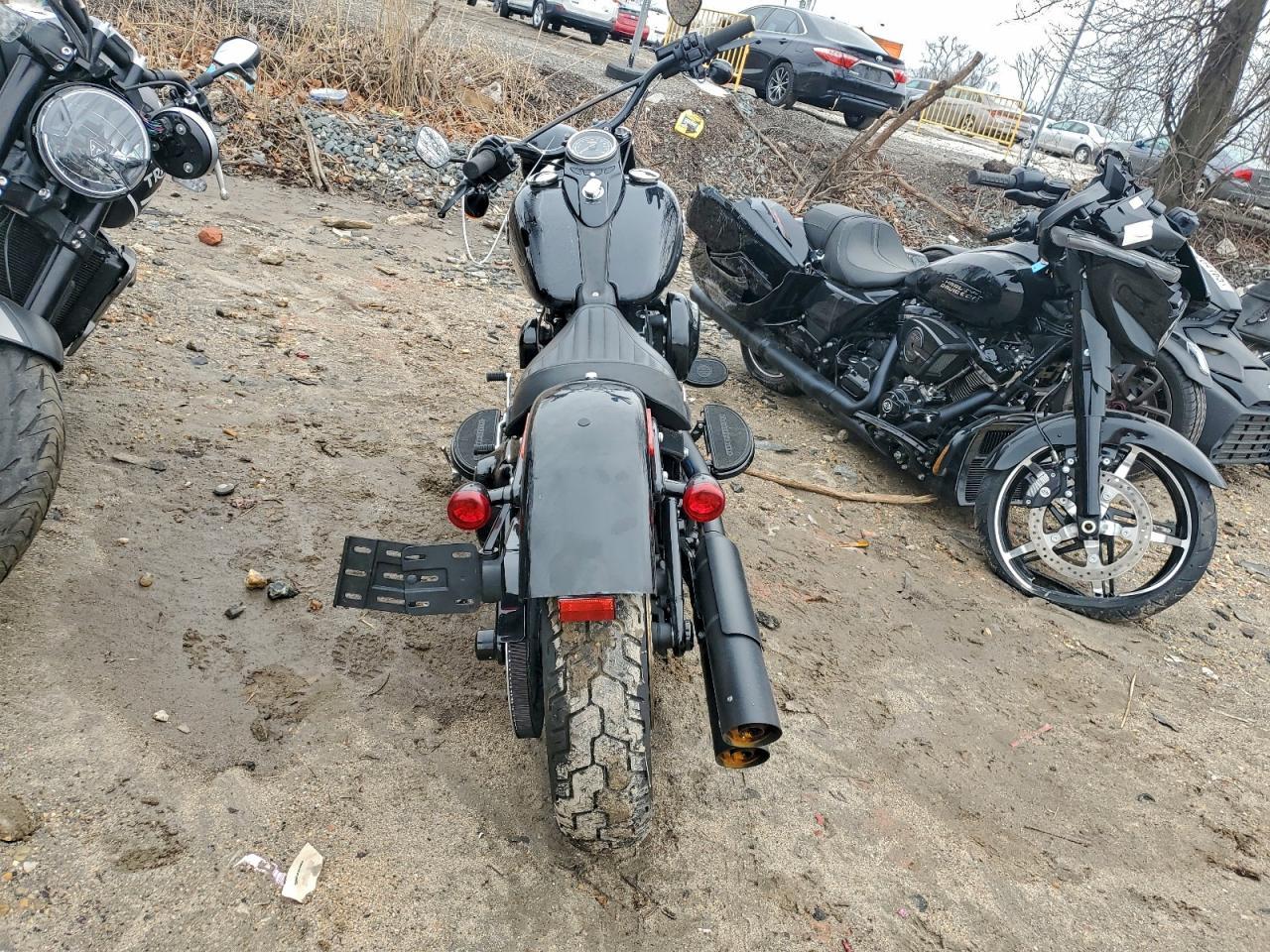 2017 Harley Davidson Flss Softail Slim S - Image 4