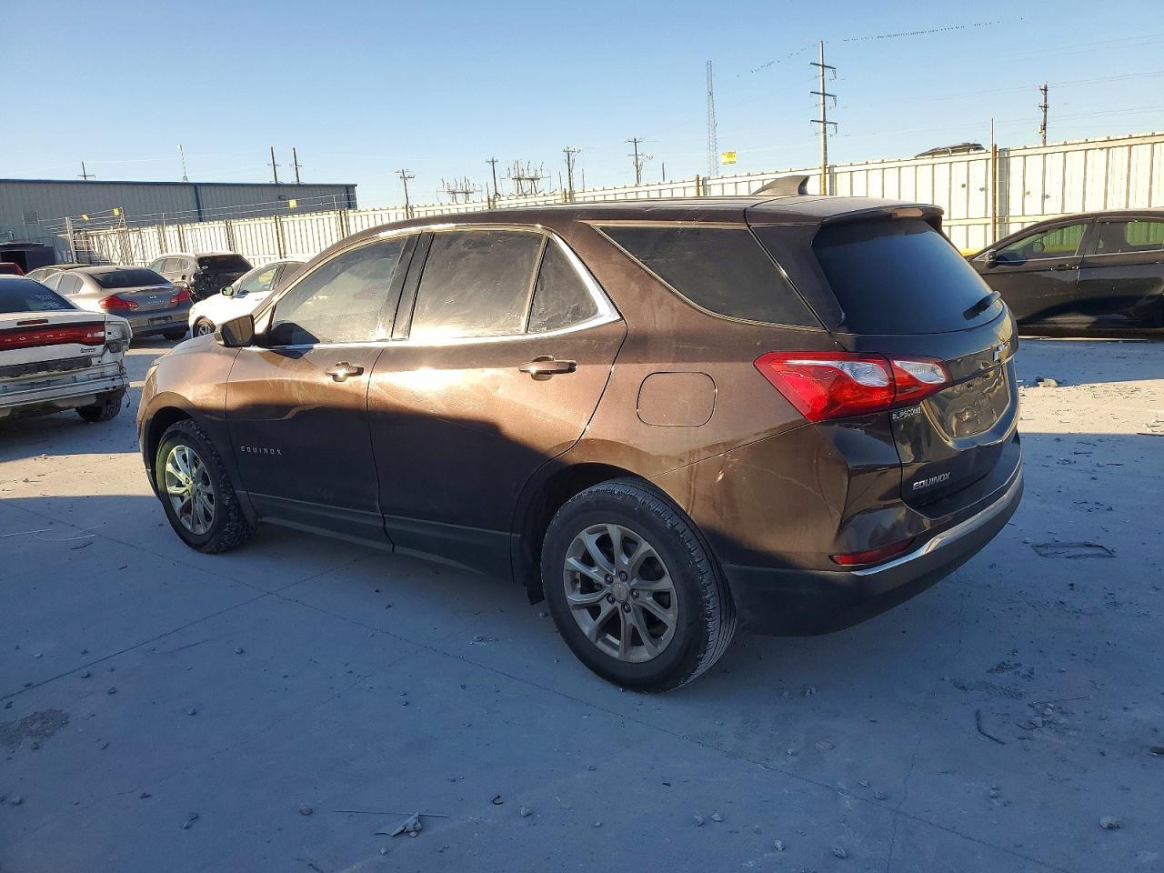 2020 Chevrolet Equinox Lt - Image 2