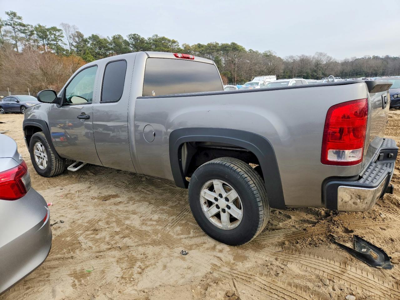 2008 GMC Sierra K1500 - Image 2