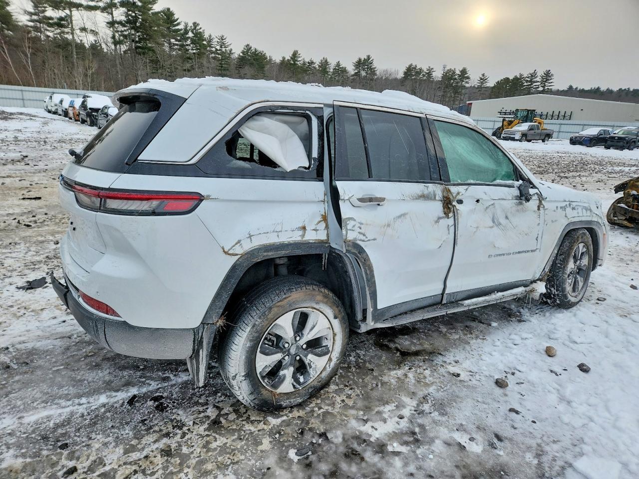 2025 Jeep Grand Cherokee 4Xe - Image 3