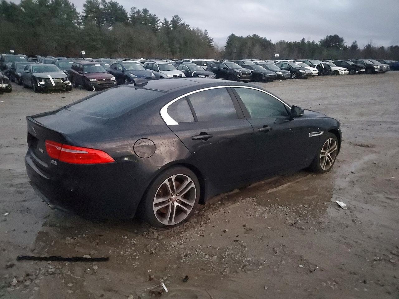 2017 Jaguar Xe Premium - Image 3