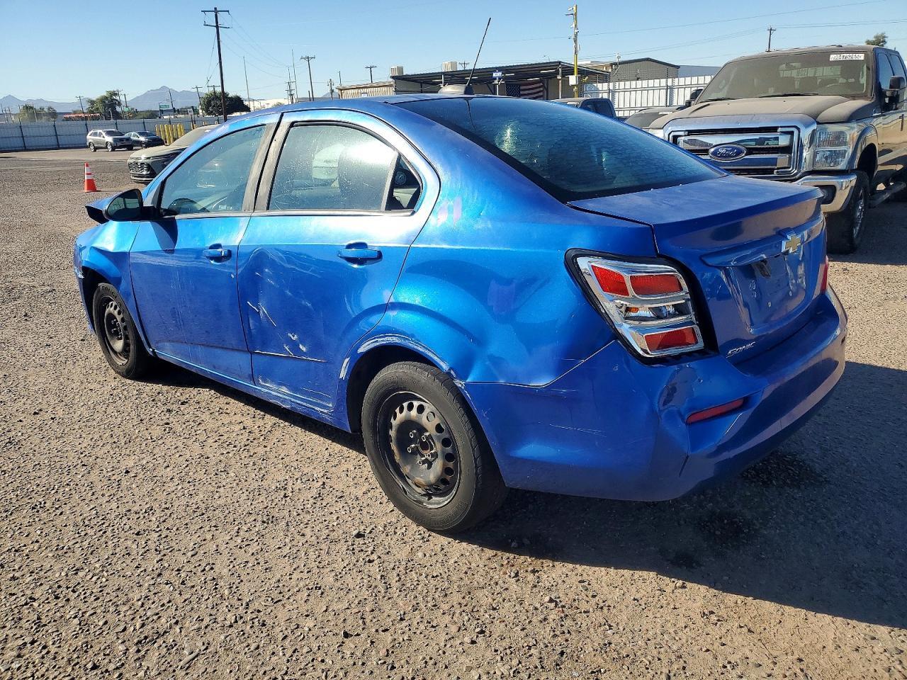 2017 Chevrolet Sonic Ls - Фото 2