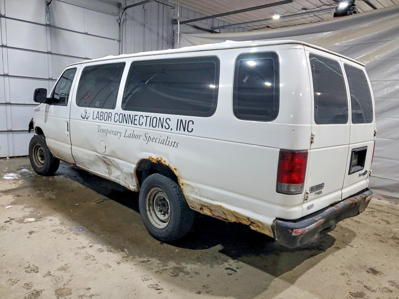 2010 Ford Econoline E350 Super Duty Wagon - Image 2