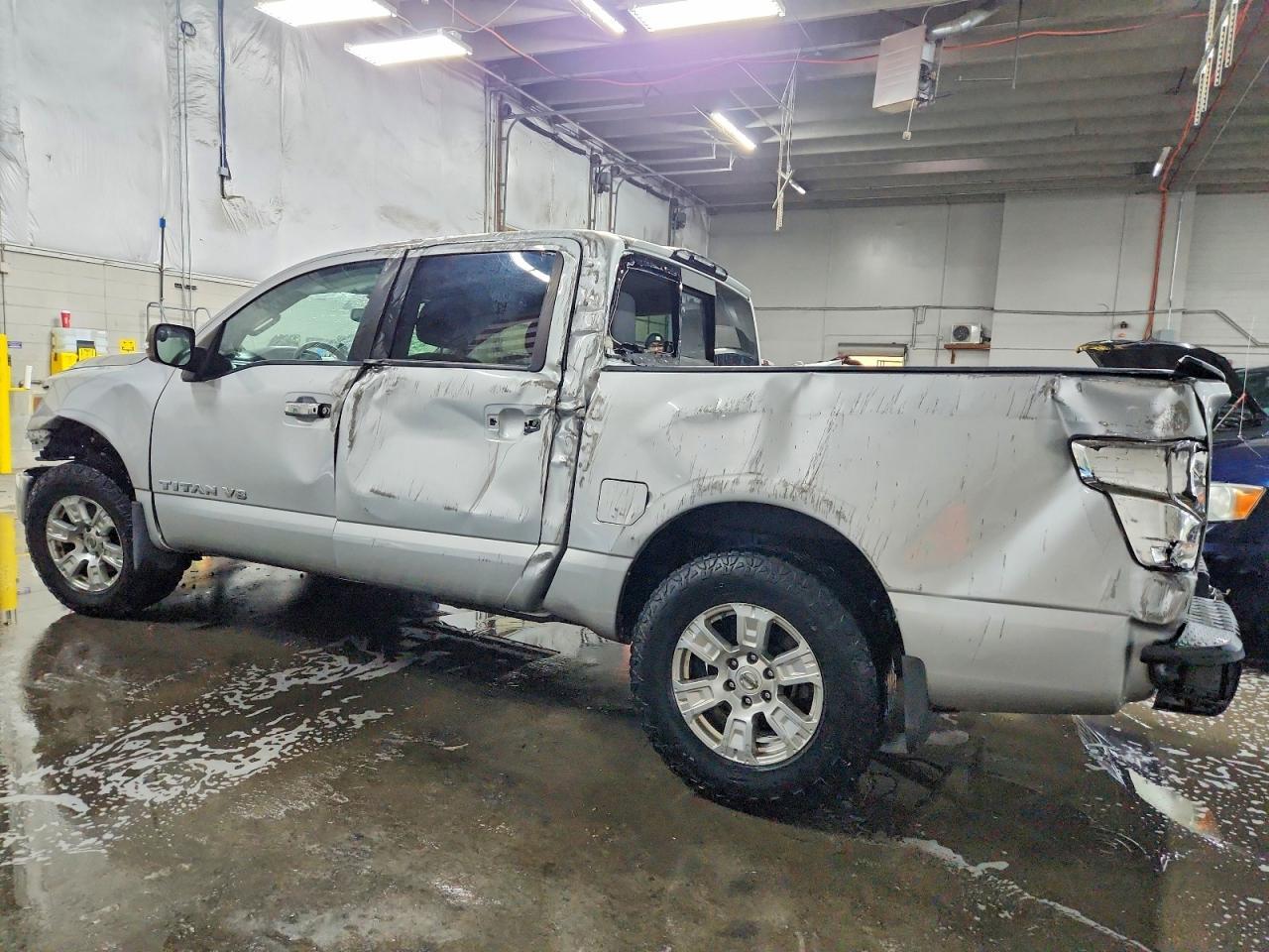 2018 Nissan Titan Sv - Фото 2