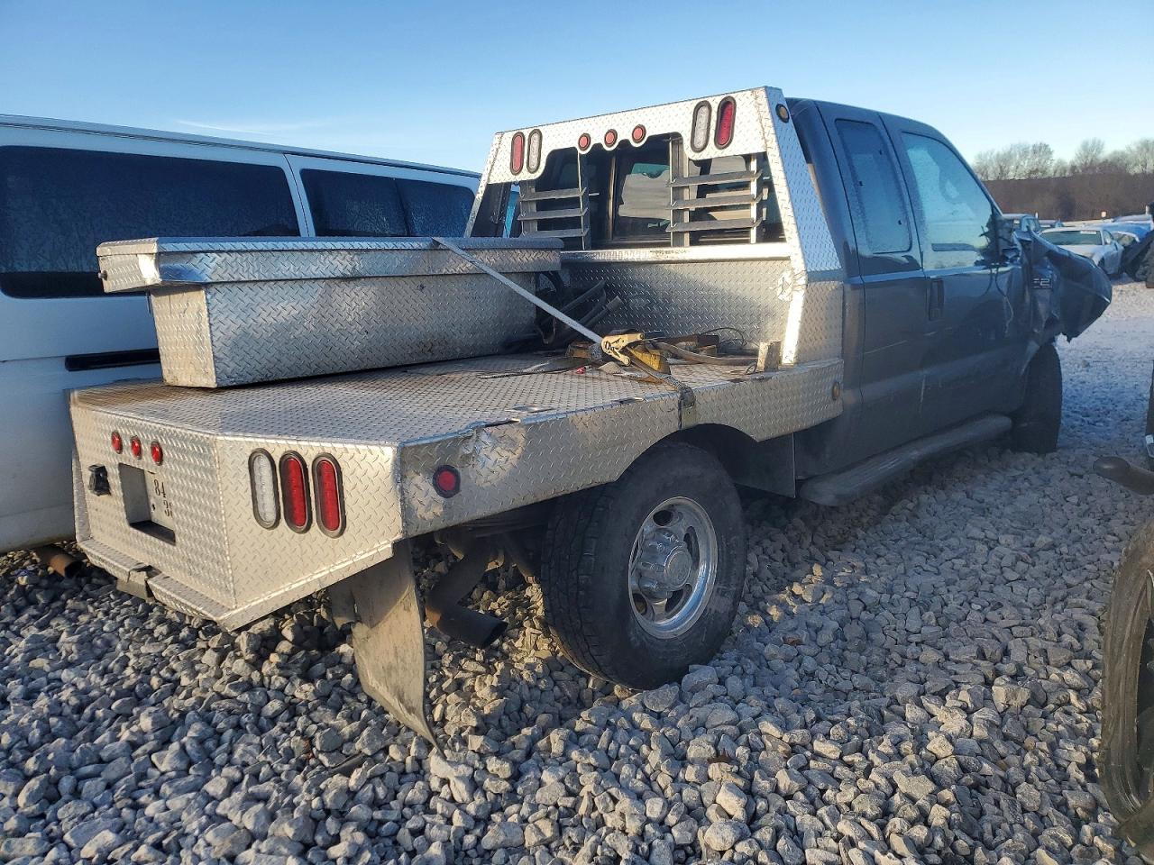 2002 Ford F250 Super Duty Flatbed Truck - Фото 3