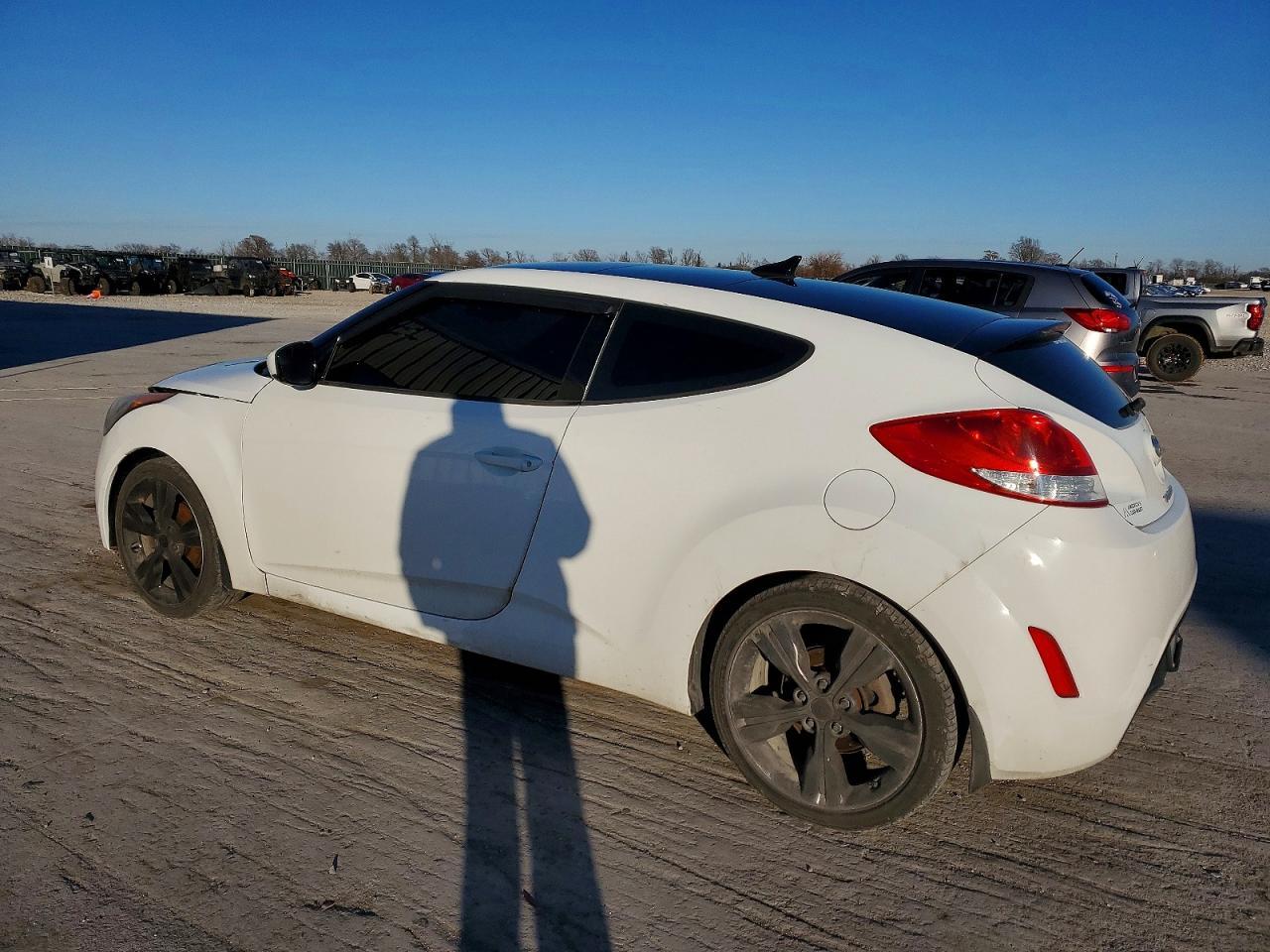 2016 Hyundai Veloster - Фото 2