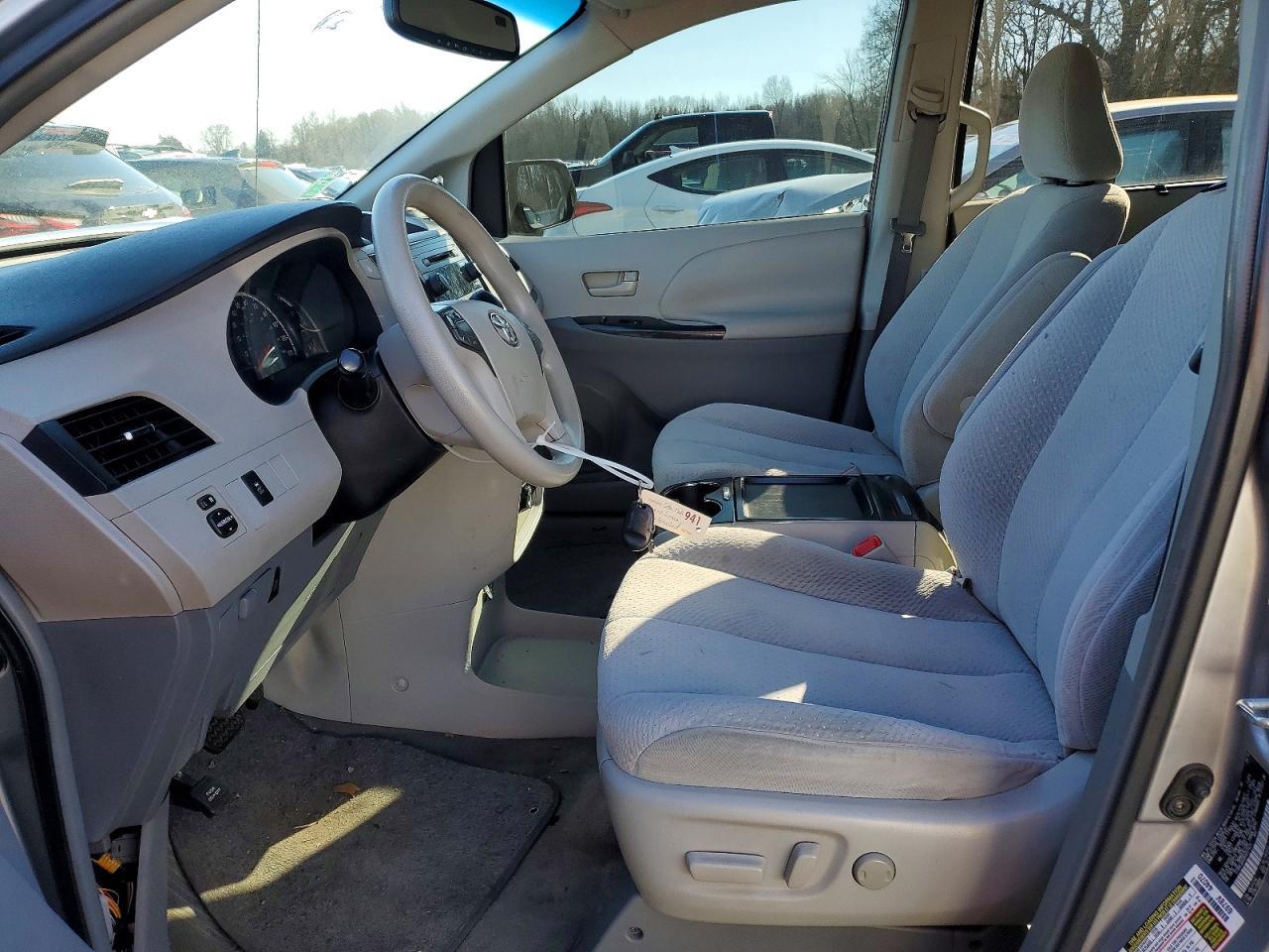 2011 Toyota Sienna Le - Image 7