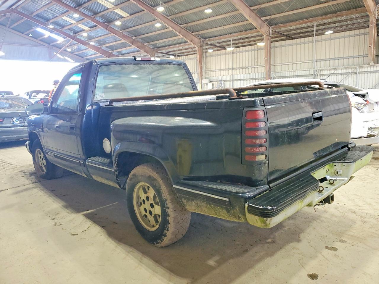 1995 GMC Sierra 150 - Image 2