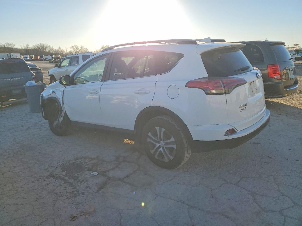2018 Toyota Rav4 Le - Фото 2