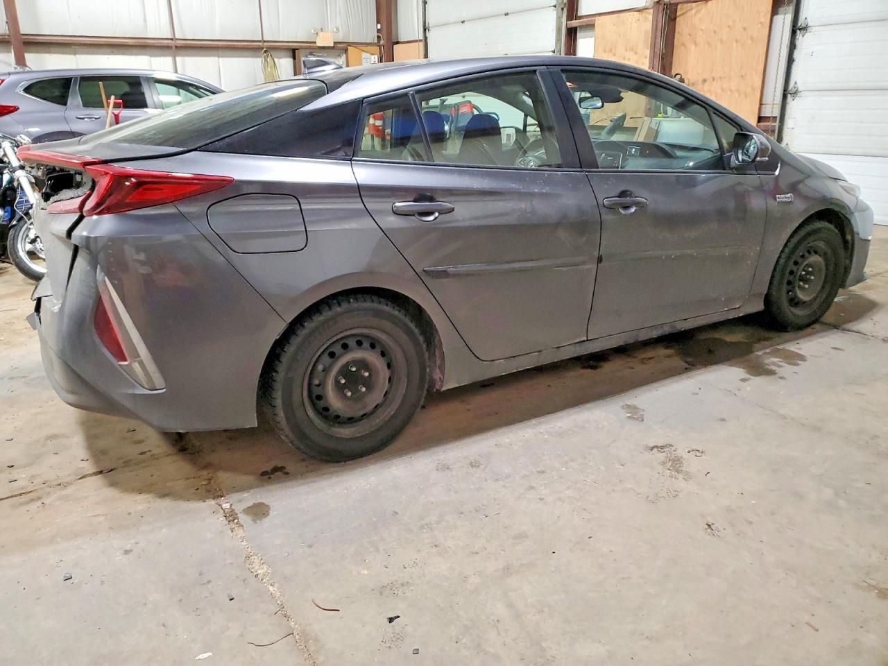 2021 Toyota Prius Prime Le - Фото 3