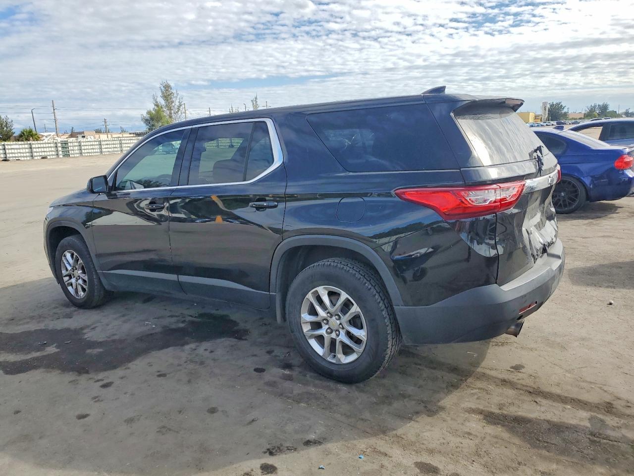 2019 Chevrolet Traverse Ls - Фото 2