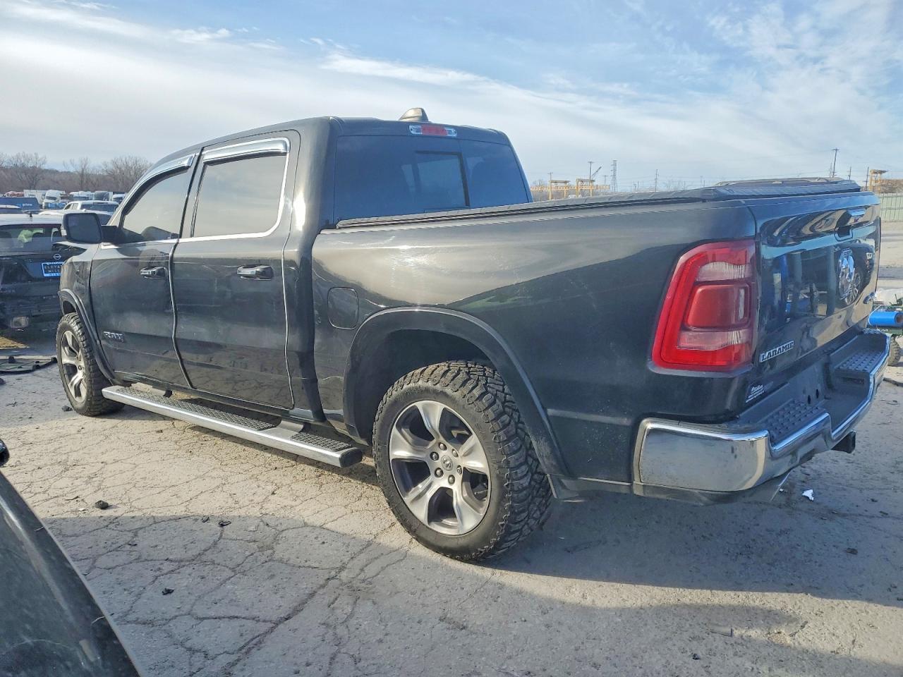 2020 Ram 1500 Laramie - Фото 2