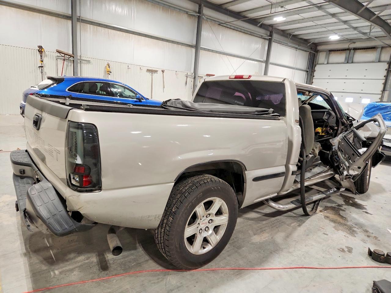 2005 Chevrolet Silverado C1500 - Фото 3