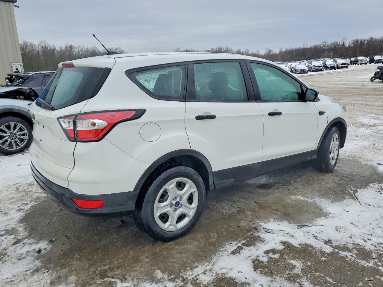 2017 Ford Escape S - Фото 3