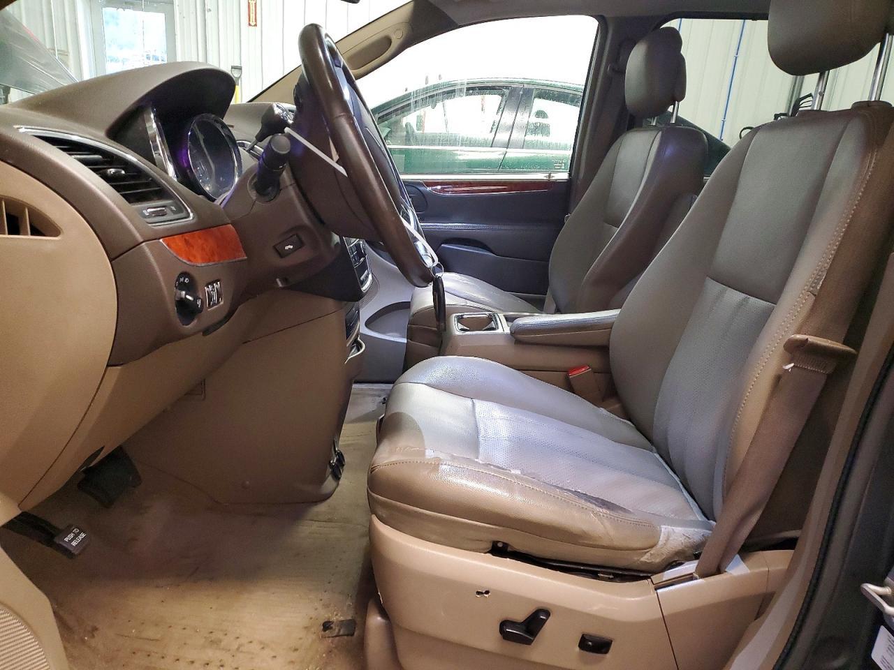 2014 Chrysler Town & Country Touring L - Фото 7