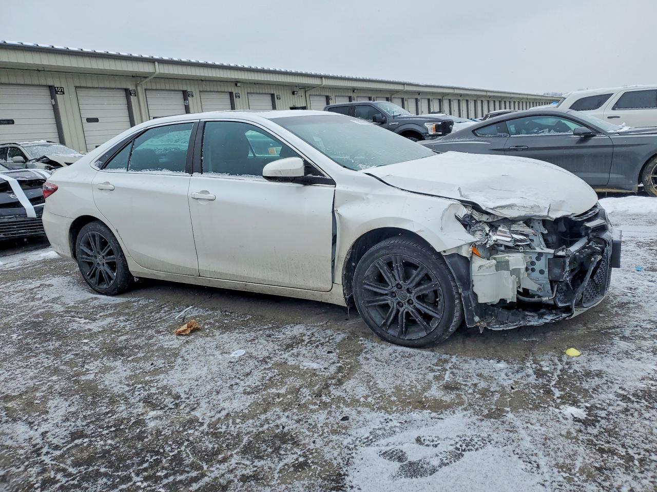 2016 Toyota Camry Le - Image 4