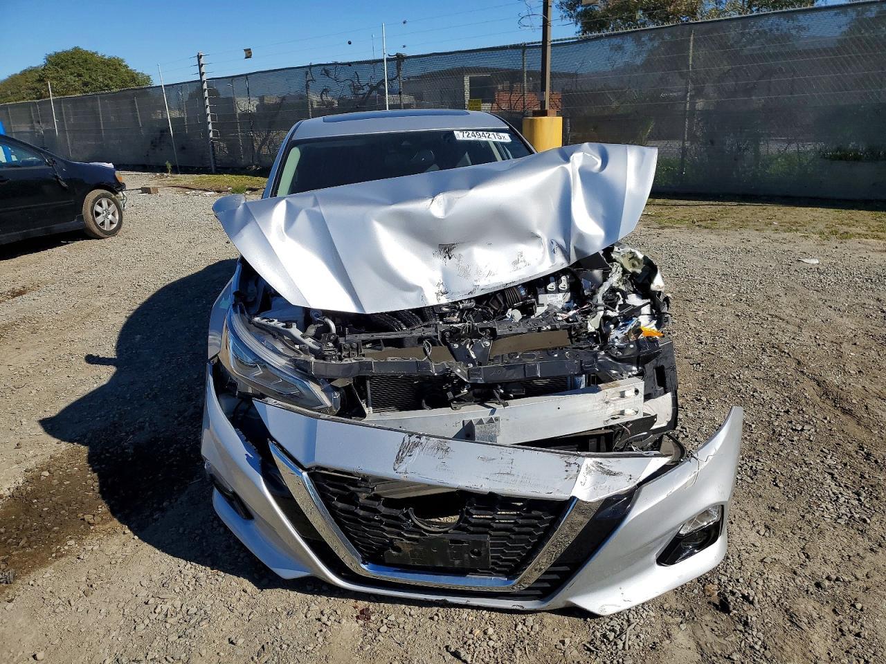 2020 Niss Altima - Image 5