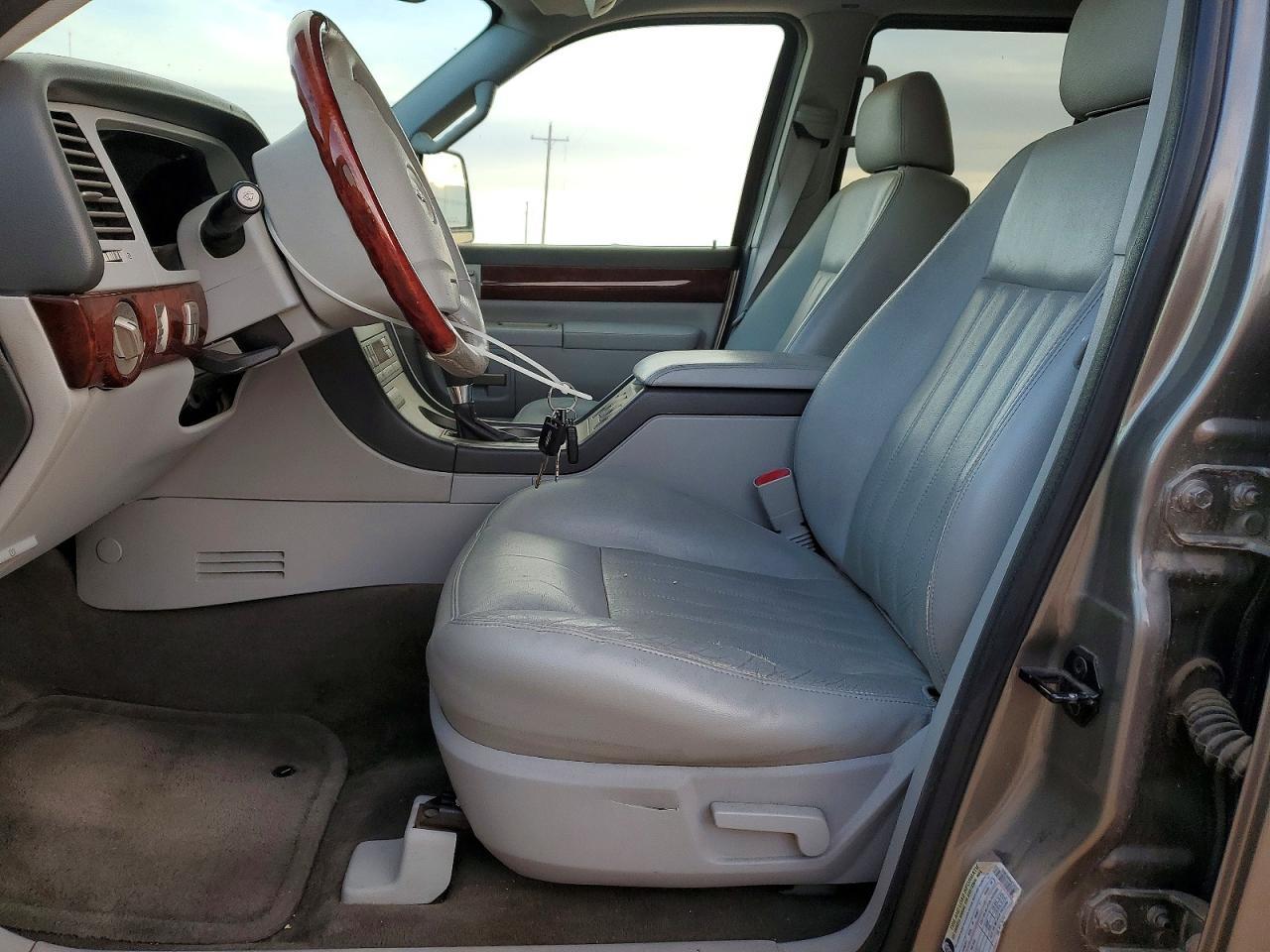 2004 Lincoln Aviator - Image 7