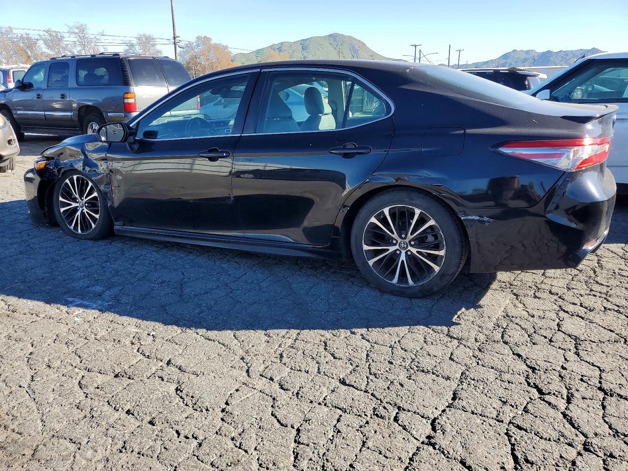 2018 Toyota Camry L - Image 2