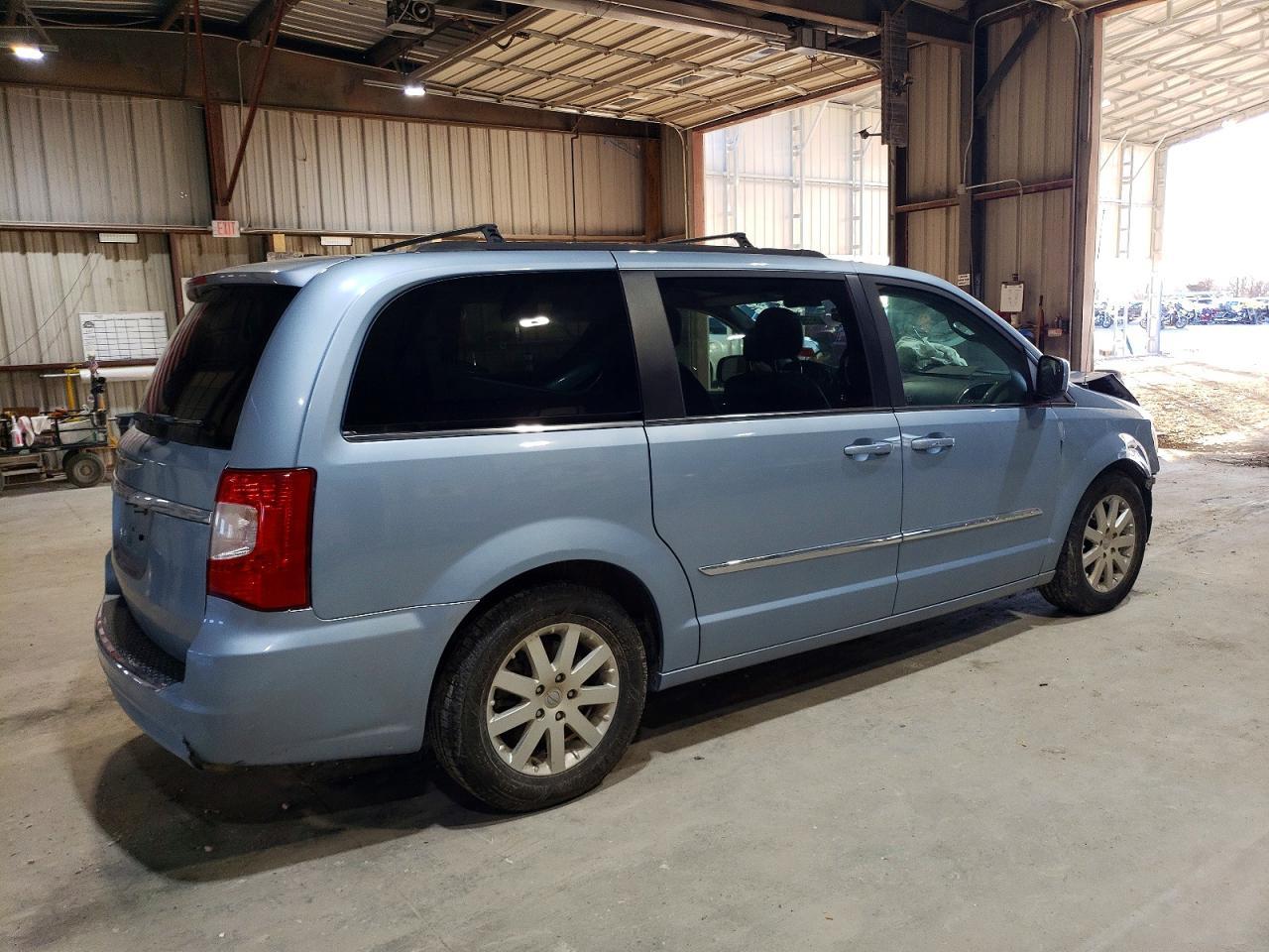 2013 Chrysler Town & Country Touring - Фото 3