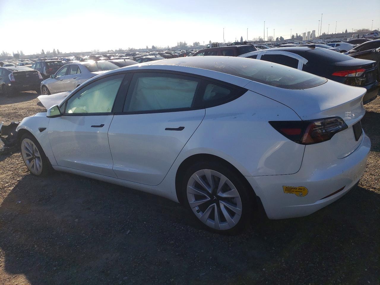 2022 Tesla Model 3 - Фото 2