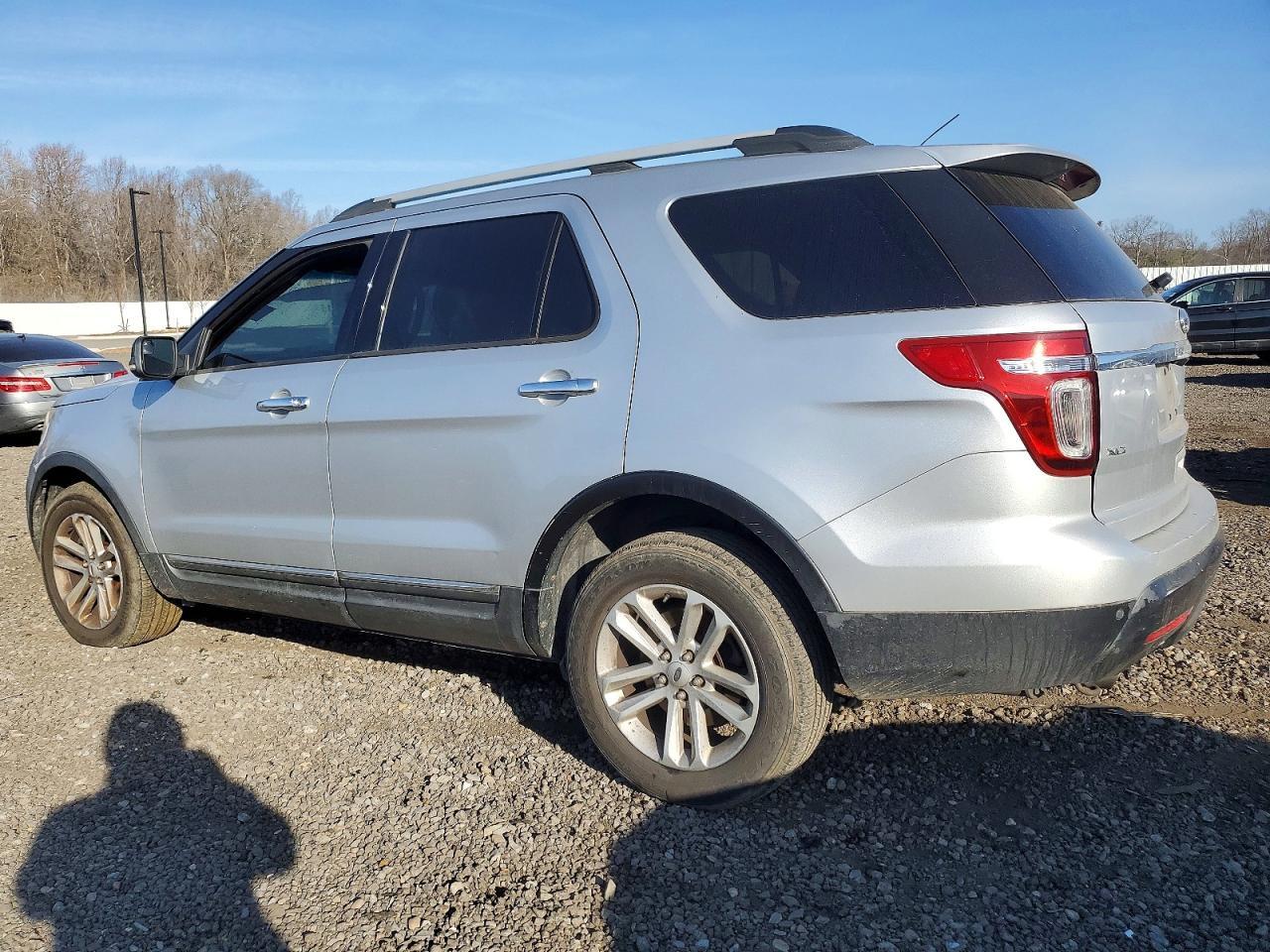 2011 Ford Explorer Xlt - Фото 2