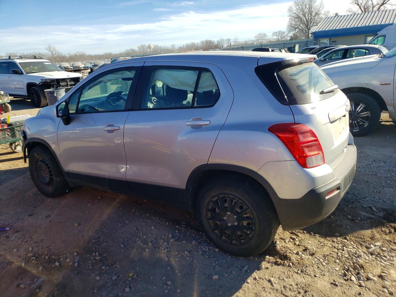 2015 Chevrolet Trax Ls - Image 2