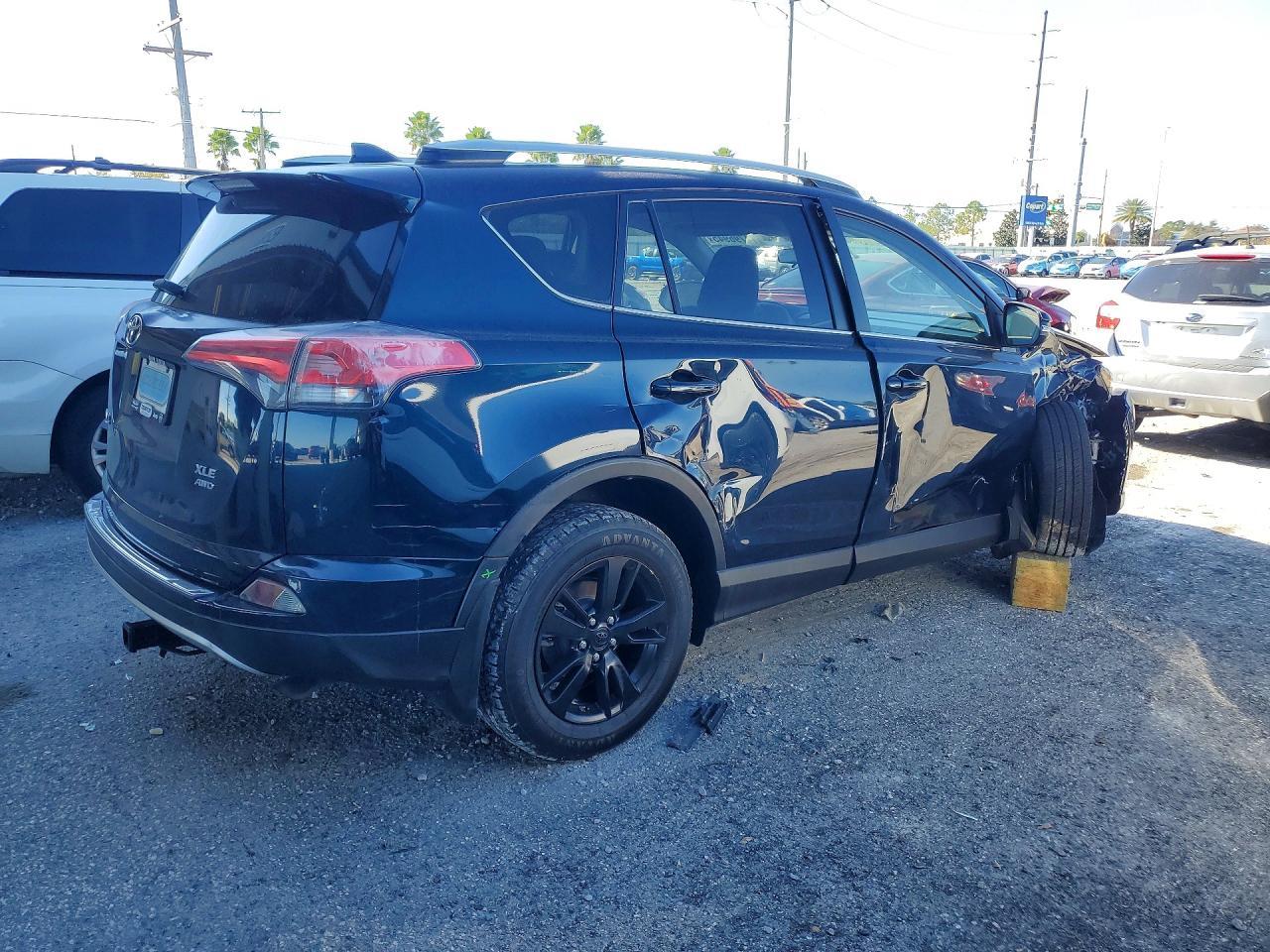 2018 Toyota Rav4 Xle - Image 3