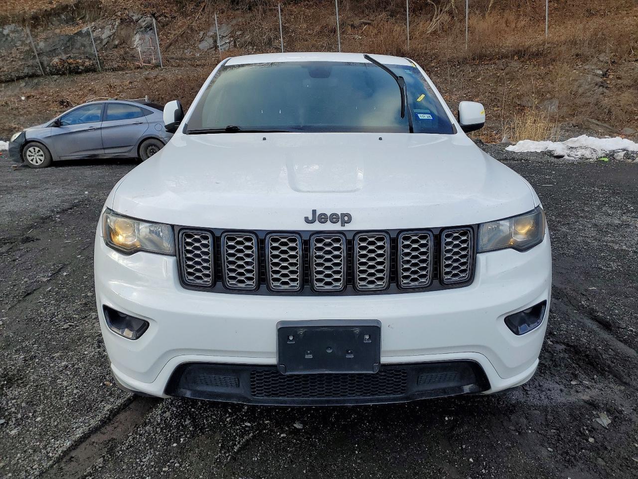 2018 Jeep Grand Cherokee Laredo - Image 5