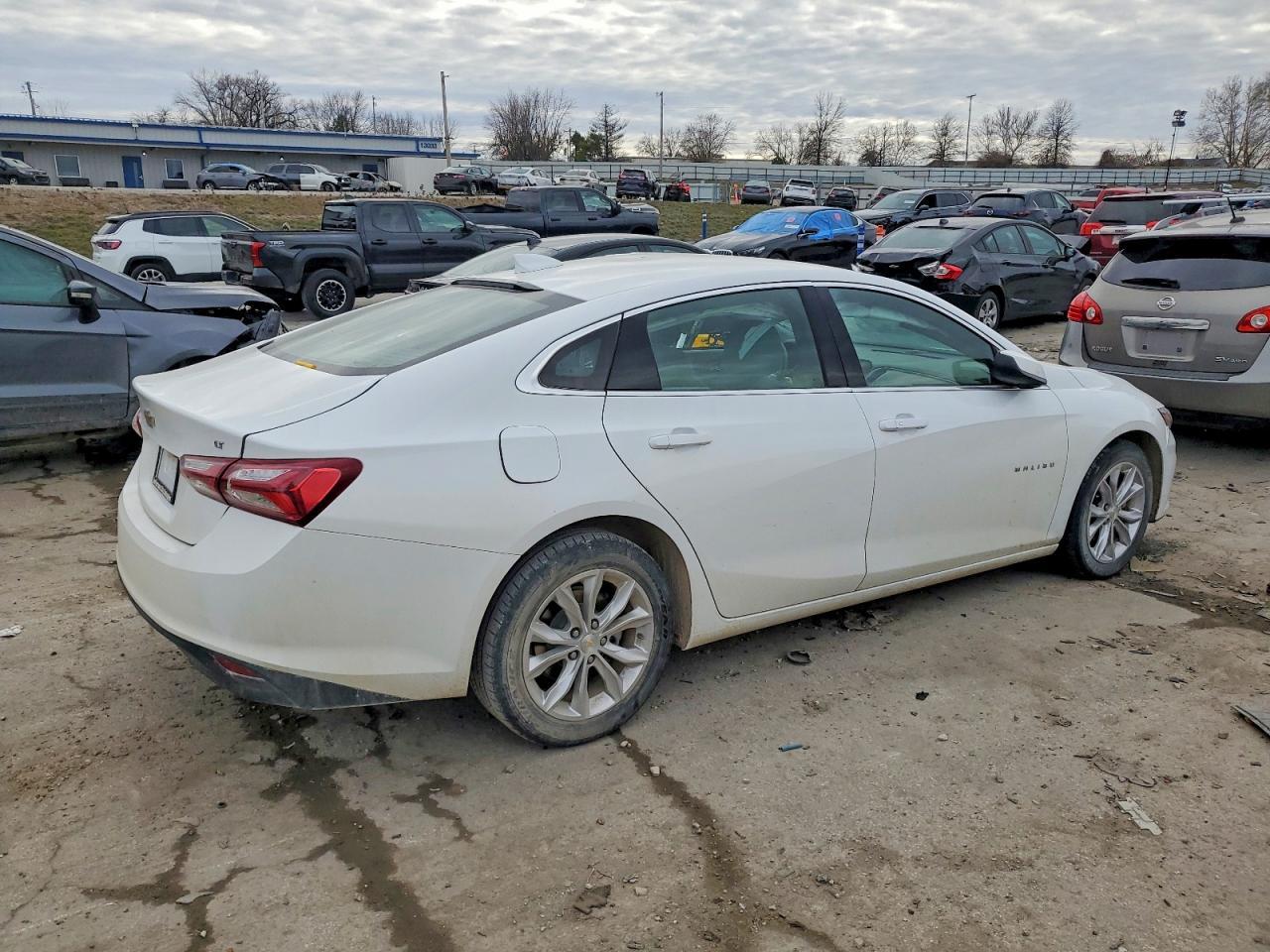 2022 Chevrolet Malibu Lt - Image 3