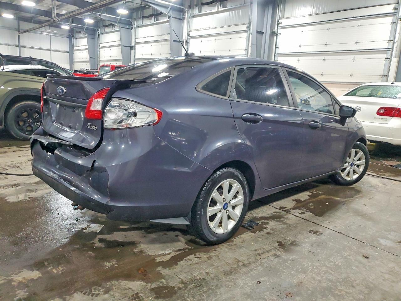 2012 Ford Fiesta Se - Фото 3