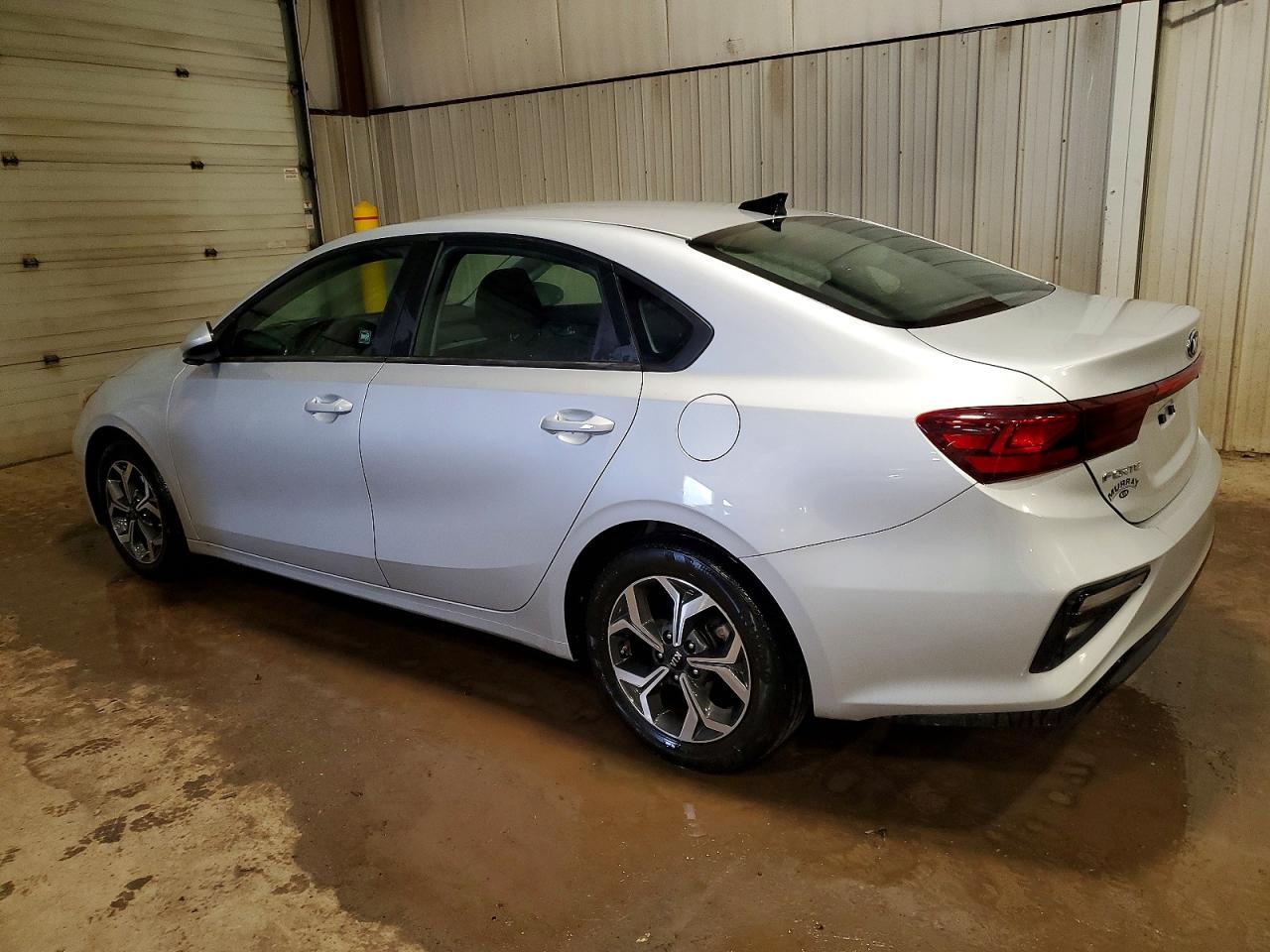 2021 Kia Forte Fe - Image 2