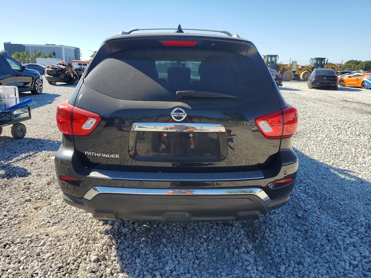 2020 Nissan Pathfinder S - Фото 6