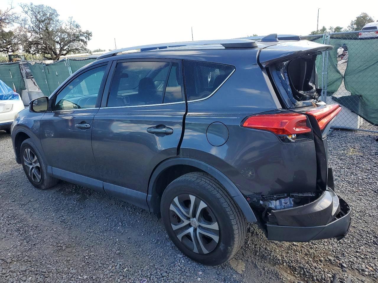 2016 Toyota Rav4 Le - Фото 2