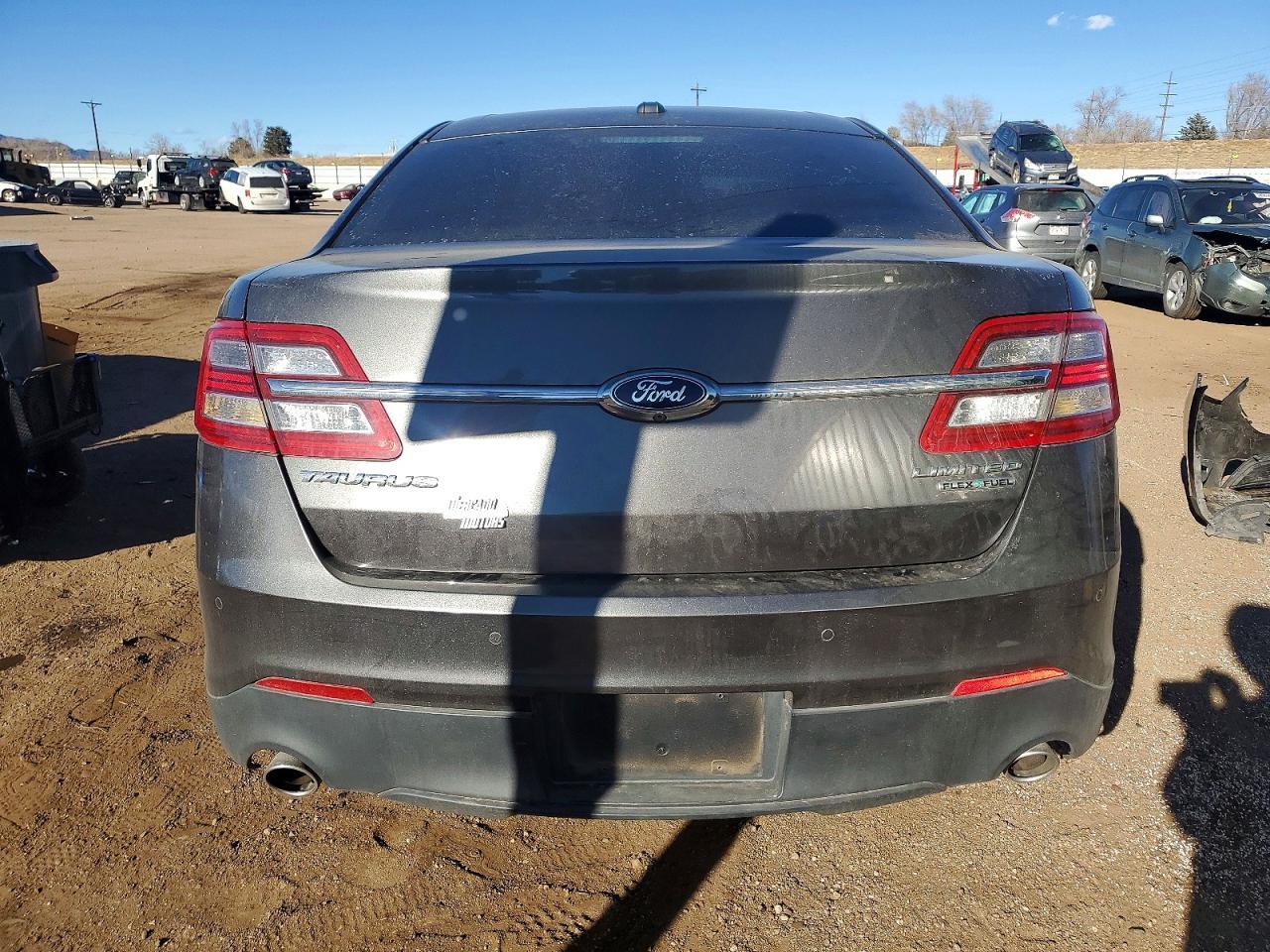 2015 Ford Taurus Limited - Image 6