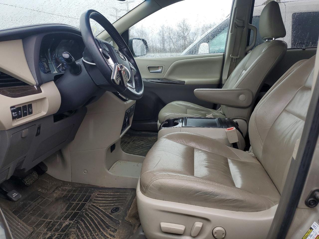 2015 Toyota Sienna Xle - Image 7