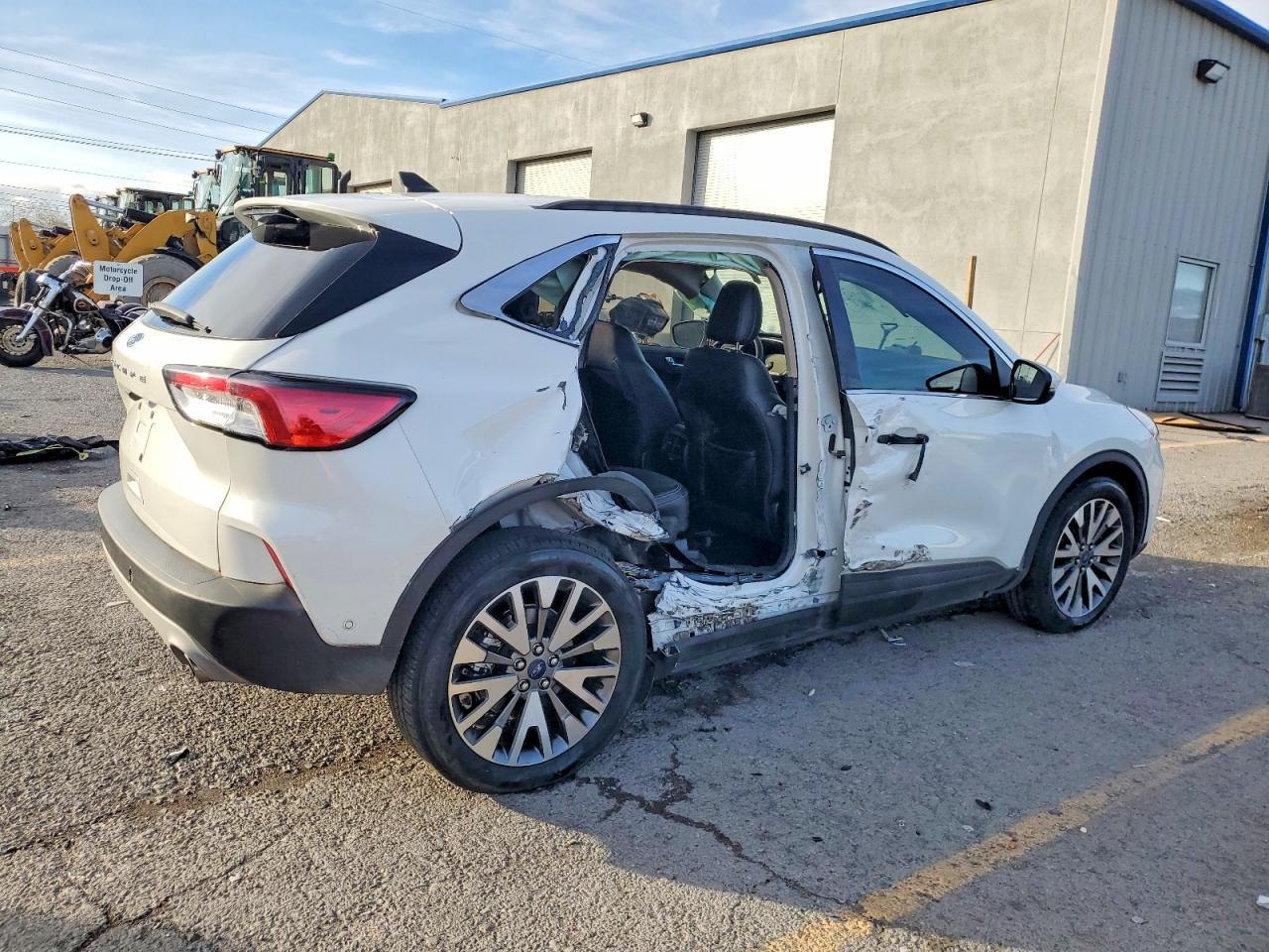 2020 Ford Escape Titanium - Фото 3