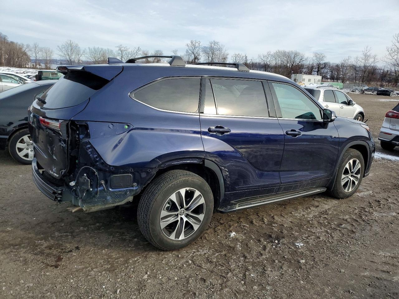 2022 Toyota Highlander Xle - Image 3