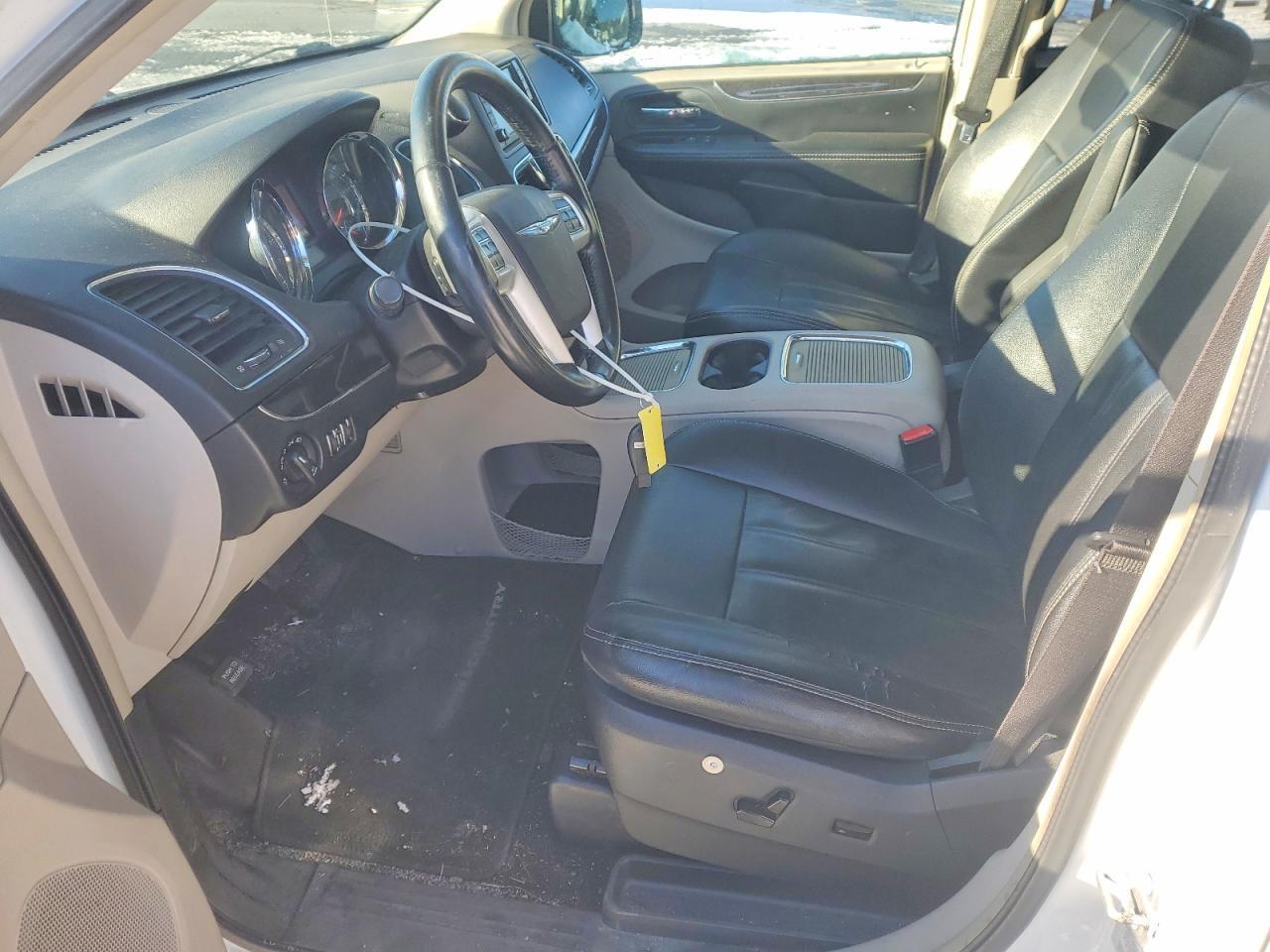 2015 Chrysler Town & Country Touring - Фото 7