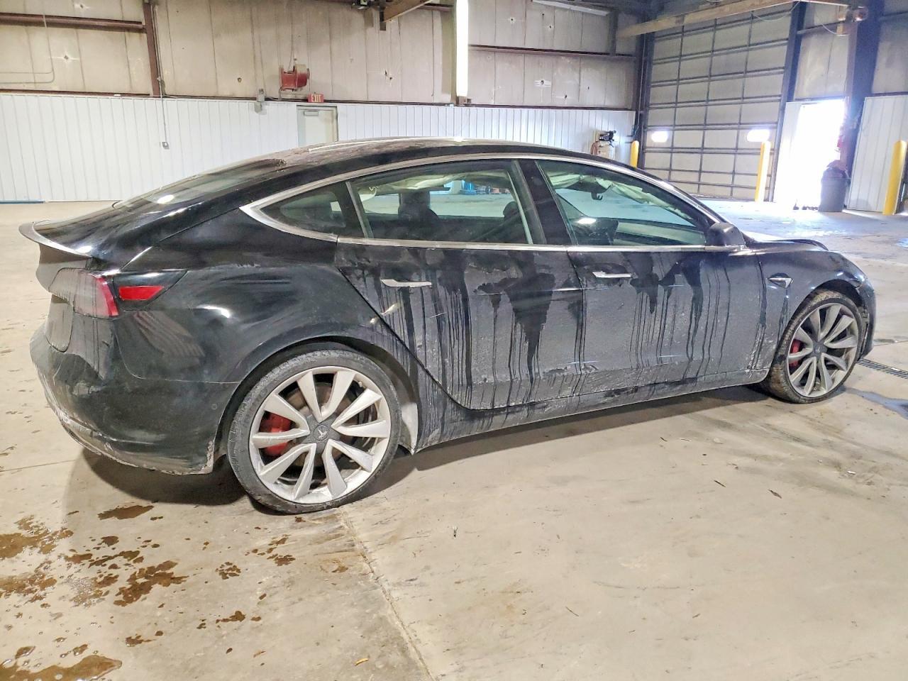 2018 Tesla Model 3 - Фото 3