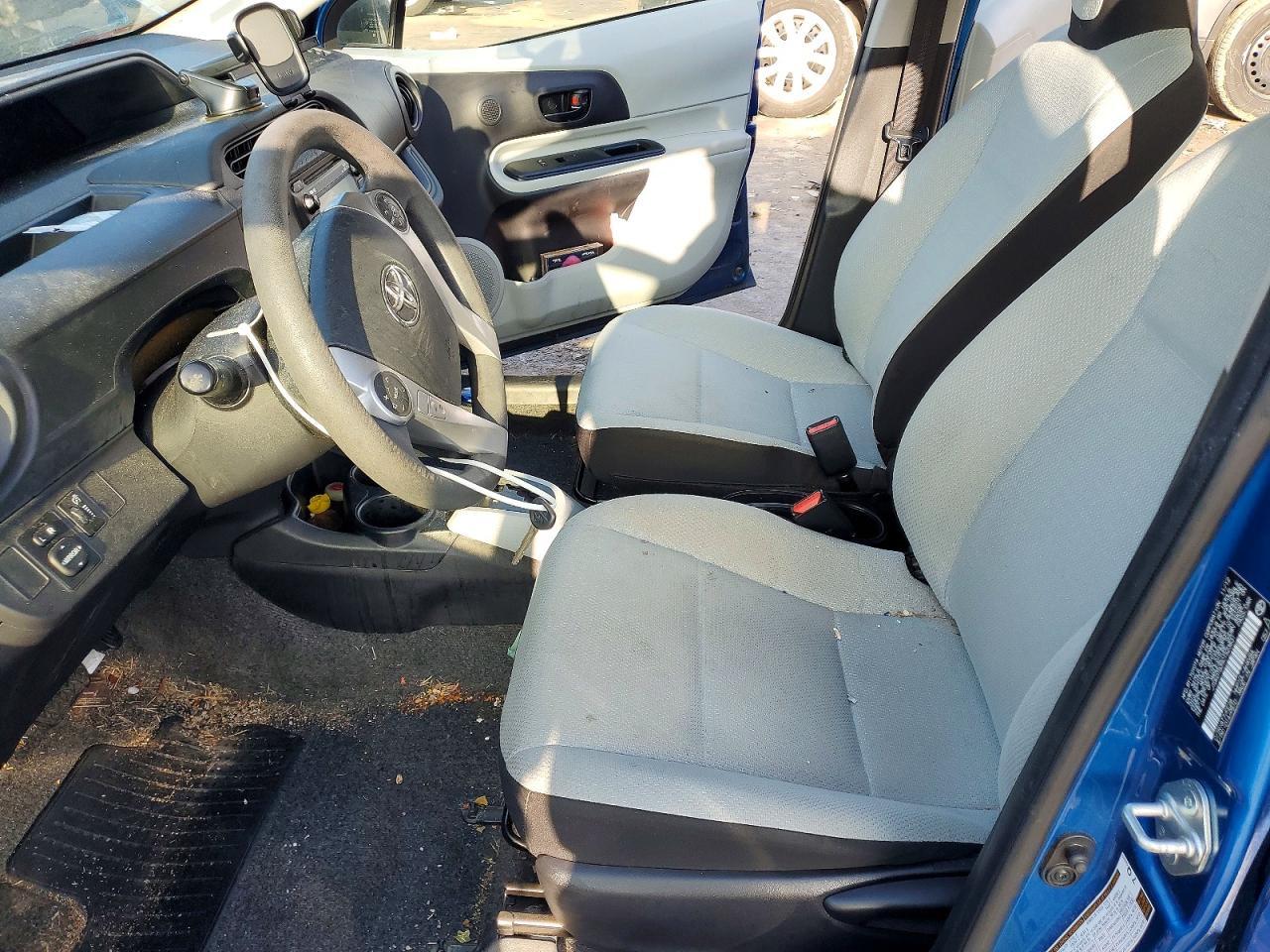 2012 Toyota Prius C - Фото 7