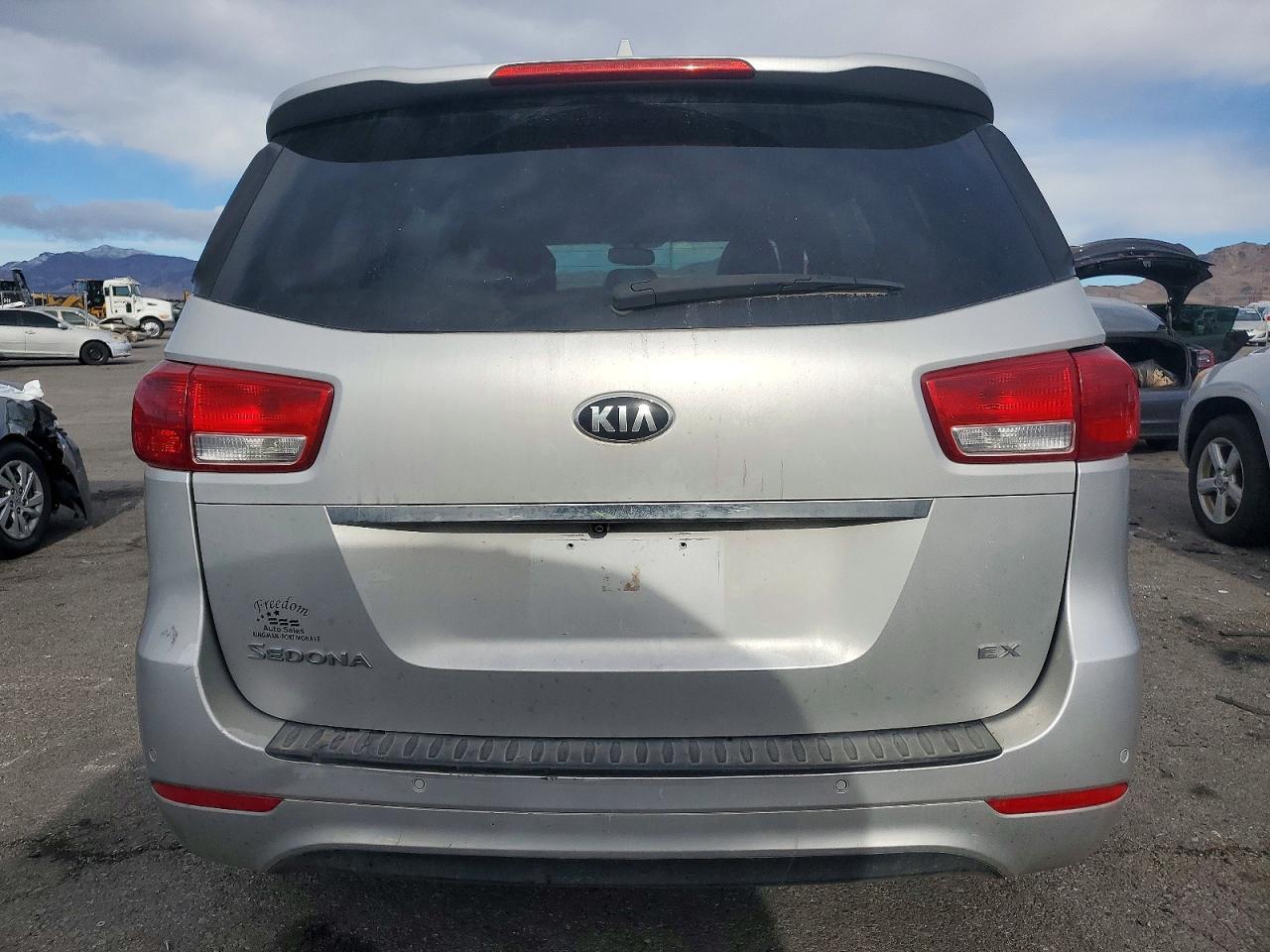 2017 Kia Sedona Ex - Image 6