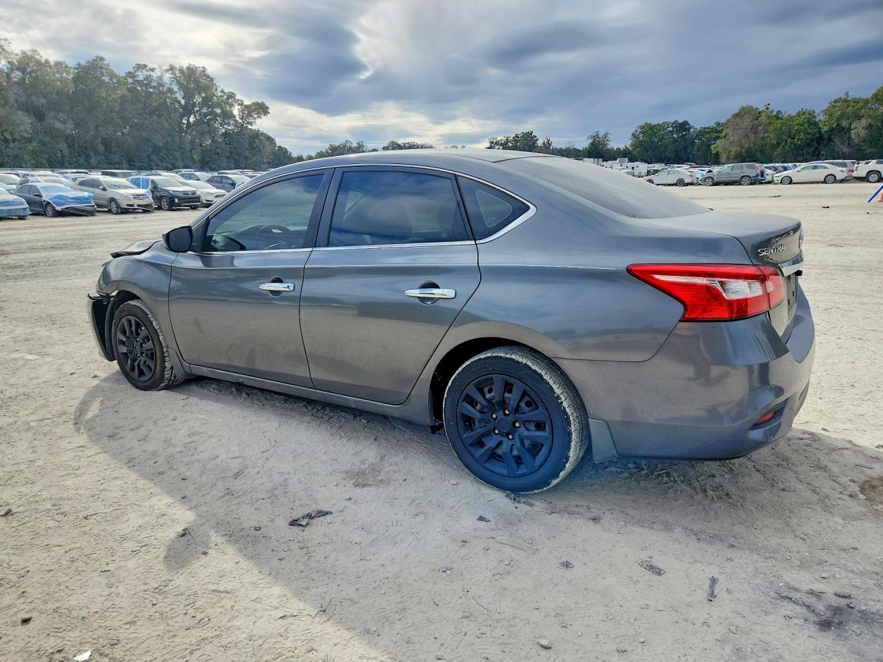 2016 Nissan Sentra S - Фото 2