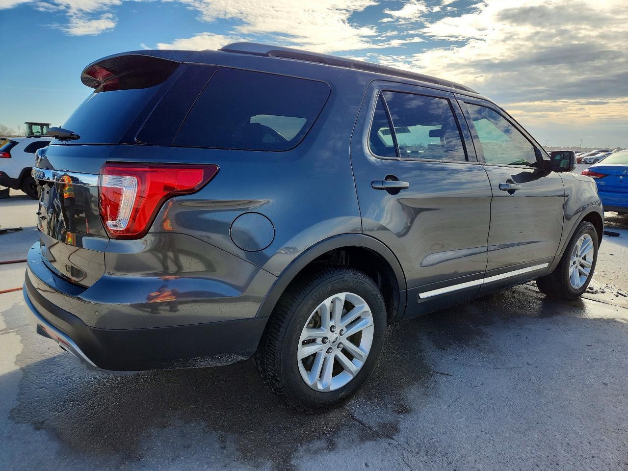 2017 Ford Explorer Xlt - Фото 3
