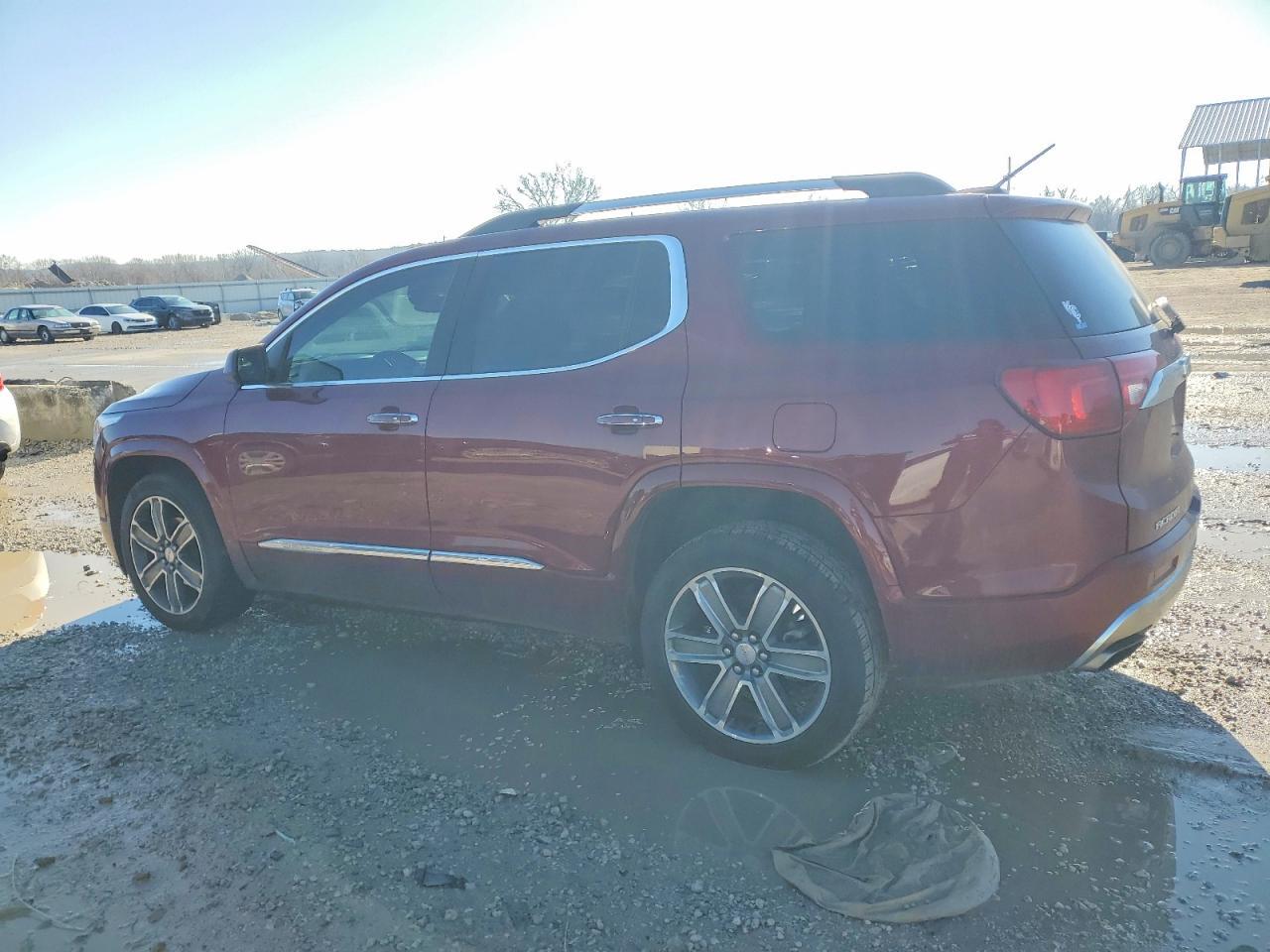 2017 GMC Acadia Denali - Фото 2
